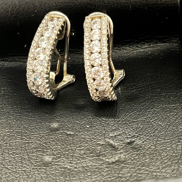 3-Piece Exquisite 925-QCD lab grown diamonds pendant and earrings set - Picture 4 of 17